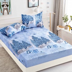 Set Cearșaf cu Elastic din Bumbac Finet 180x200 cm + 2 Fețe de Pernă – Model Crăciun cu Brazi, LTC-052