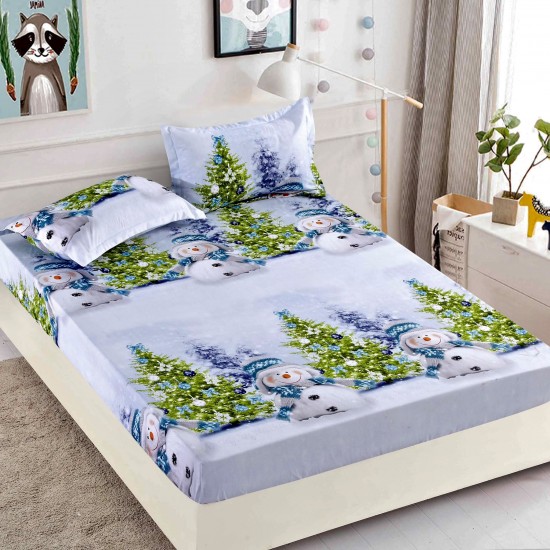 Set Cearșaf cu Elastic din Bumbac Finet 180x200 cm + 2 Fețe de Pernă – Crăciun cu Oameni de Zăpadă și Brazi, LTC-055 Lenjerii tematica Craciun