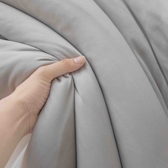 Pilotă Pufoasă din Microfibră 150x200 cm – Gri Deschis, pentru Pat de o Persoană, Model Norișori, PPL-065 Pilote Matlasate