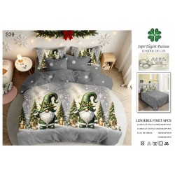Set Lenjerie Pat Dublu 6 Piese Bumbac Finet – Model Crăciun cu Spiriduși Verzi și Brazi, Gri Elegant, LTC-074