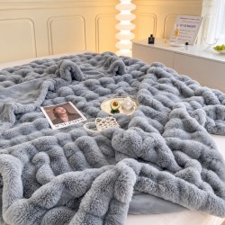 Patura CoCoLiNo Pufoasa din Blanita artificiala de iepure, 200x230 cm, Gri deschis, PCI-017