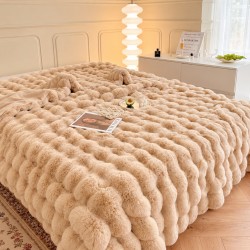 Patura CoCoLiNo Pufoasa din Blanita artificiala de iepure, 200x230 cm, Bej, PCI-013
