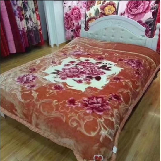 Patura Cocolino dubla si pufoasa perfecta pentru sezonul rece 200 x 230 cm, Bej, flori, PCM-010 Paturi Cocolino 3,5 kg cu Model