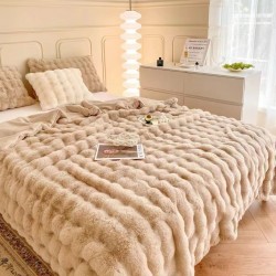 Patura CoCoLiNo Pufoasa din Blanita artificiala de iepure, 200x230 cm, Bej, PCI-013